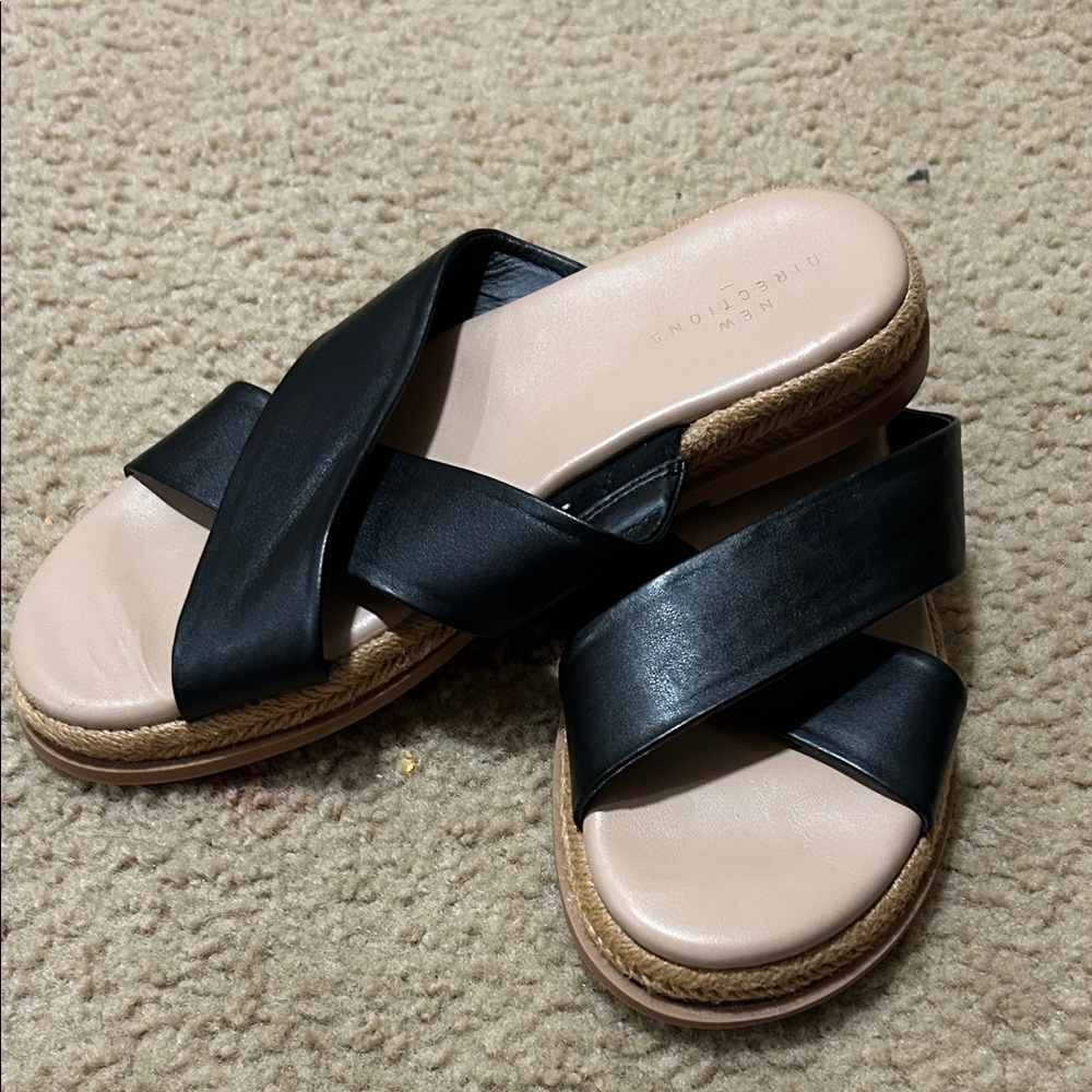 New Directions Black Leather Cross Strap Sandals